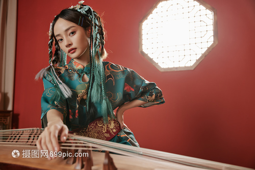 雅韻新傳 當(dāng)國(guó)風(fēng)美女邂逅古箏，專業(yè)攝像如何定格東方美學(xué)