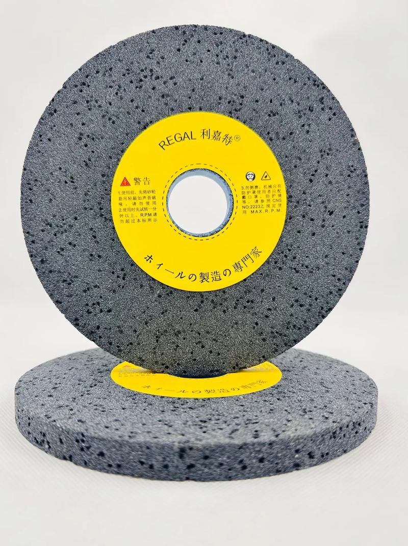 黑碳化硅砂輪(帶氣孔)黑碳化硅能用于制造固結磨具,涂附磨具和
